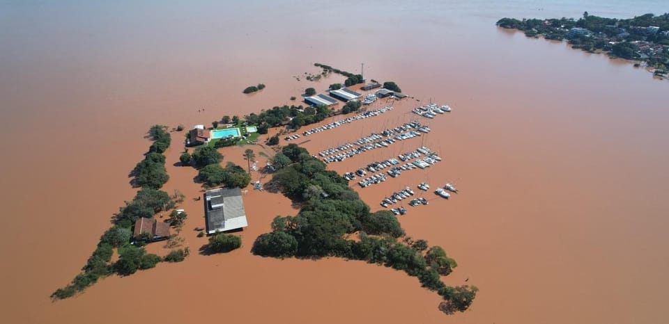 The Clube dos Jangadeiros is underwater